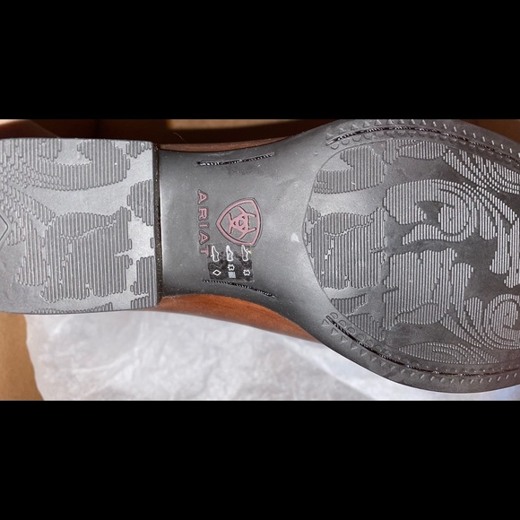 Brand new Ariat Western Heritage Boots WIDE. - Picture 4 of 4